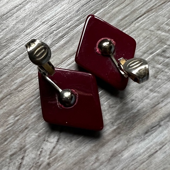 vintage ruby red diamond shaped ear clips - Picture 4 of 7
